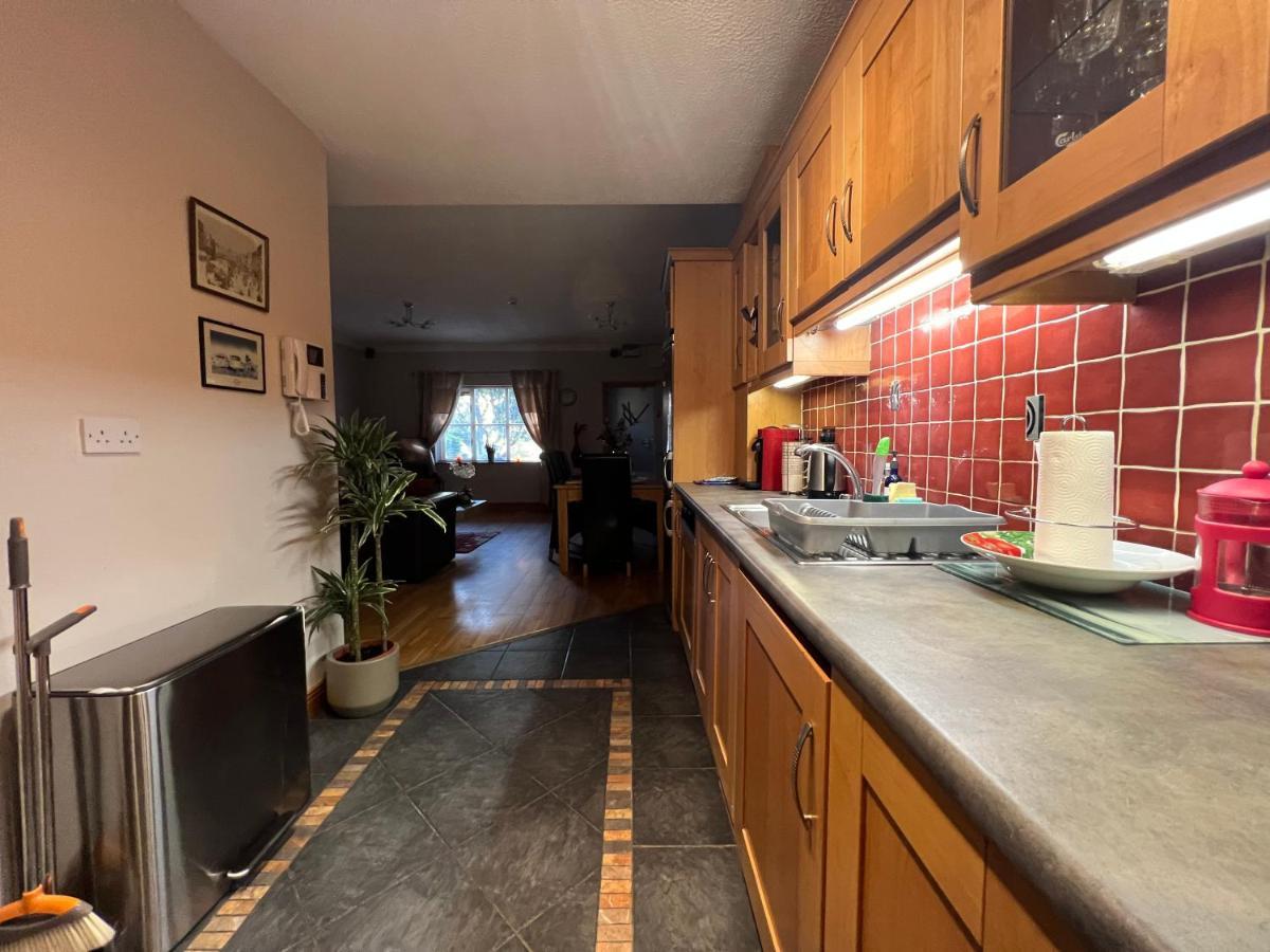קורק Fernway Residence Entire Property מראה חיצוני תמונה